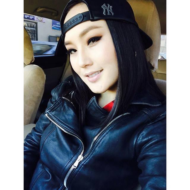 Дуучин Г.Анхмаа эрчүүдийн нүдийг хужирласан “секси төрх”